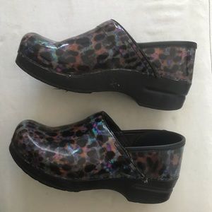 Rainbow cheetah Danskos